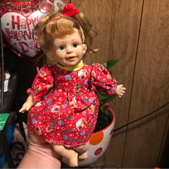 VTG 1990’S WAY OUT TOYS 9” FRECKLES POUT BLONDE PONYTAIL EXPRESSION DOLL - Picture 12 of 16